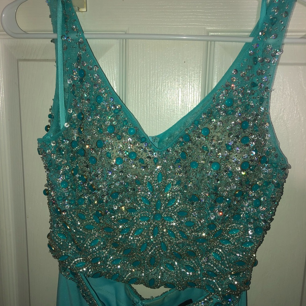 2 piece teal dress for a formal occasion